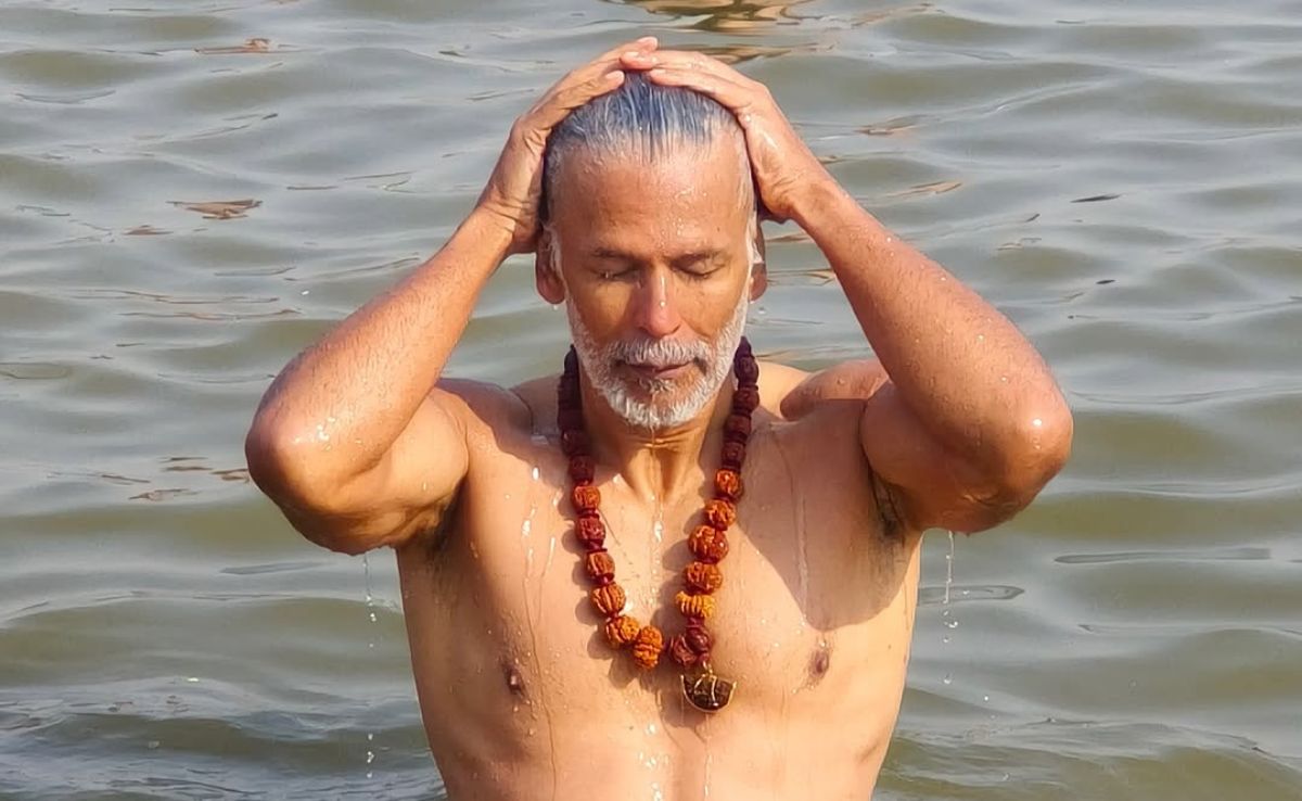 एक्टिंग में फ्लॉप, फिटनेस में हिट है ये एक्टर, 60 उम्र में भी दिखता है इतना हैंडसम, लुक्स पर मर मिटती हैं लड़कियां