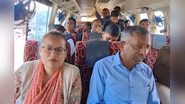 अफसरों के साथ बस से नगर भ्रमण पर निकलीं IAS टीना डाबी, झोपड़पट्टी में दिखी ऐसी चीज कि गाड़ी रुकवा की ऑनस्पॉट कार्रवाई