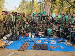 सुकमा के जंगलों में नक्सलियों के ठिकाने पर कोबरा और CRPF की बड़ी छापेमारी, भारी मात्रा में विस्फोटक बरामद सुकमा के जंगलों में नक्सलियों के ठिकाने पर कोबरा और CRPF की बड़ी छापेमारी, भारी मात्रा में विस्फोटक बरामद