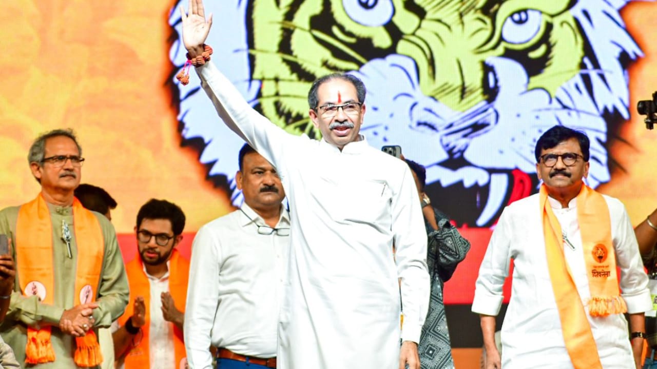 Shiv Sena Crisis Live: Uddhav Camp Party Meet Shortly, Whip Issued To All MPs