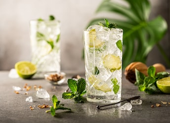 Watch: Simple Hack Reveals Secret To Making Crystal-Clear Ice For Cocktails Watch: Simple Hack Reveals Secret To Making Crystal-Clear Ice For Cocktails