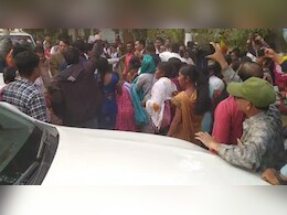 CG News: कर्ज़ माफी के लिए महिलाओं के प्रदर्शन पर पुलिस ने दर्ज की 6 FIR, माइक्रोफाइनेंस कंपनियों पर भी कसा शिकंजा