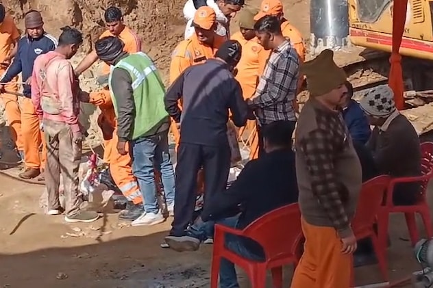 रेस्क्यू ऑपरेशन जारी है 