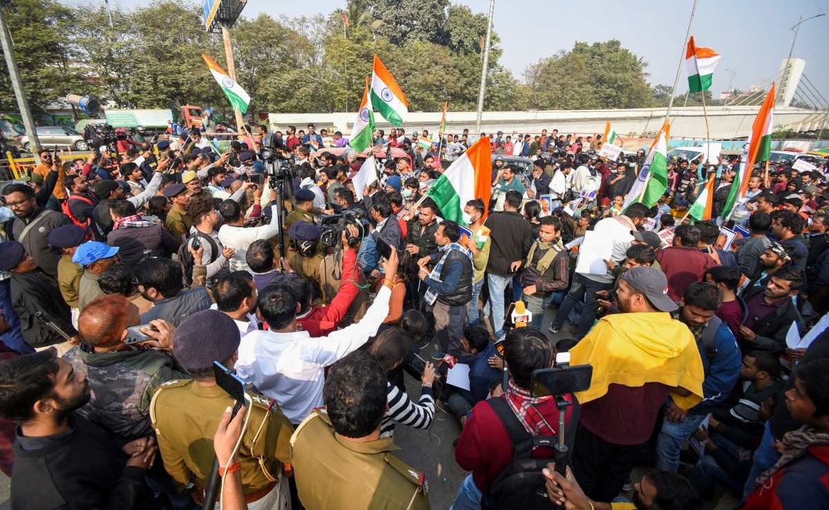 '935 पदों का सौदा हुआ और बर्बाद हुआ छात्रों का भविष्य', BPSC AEDO परीक्षा रद्द होने पर आक्रोश में अभ्यर्थी