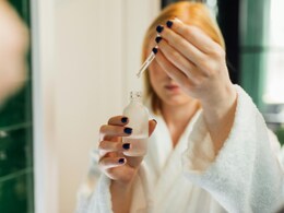 सर्दियों में ड्राई नहीं होगी स्किन, बनी रहेगी नमी, बस घर ले आने होंगे ये प्रोडक्ट सर्दियों में ड्राई नहीं होगी स्किन, बनी रहेगी नमी, बस घर ले आने होंगे ये प्रोडक्ट