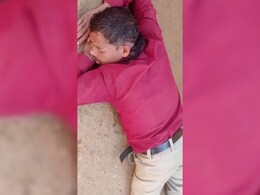 Kanker : शराब के नशे में स्कूल में मदहोश होकर सोने वाले शिक्षक के खिलाफ हुआ कड़ा एक्शन, DEO ने किया सस्पेंड Kanker : शराब के नशे में स्कूल में मदहोश होकर सोने वाले शिक्षक के खिलाफ हुआ कड़ा एक्शन, DEO ने किया सस्पेंड