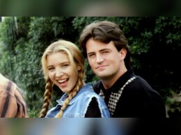 Matthew Perry Left A Note For Lisa Kudrow Inside '<i>Friends</i>' Cookie Jar In 2004. She Found It After His Death Matthew Perry Left A Note For Lisa Kudrow Inside '<i>Friends</i>' Cookie Jar In 2004. She Found It After His Death