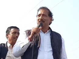 Rajasthan: सरकारी स्कूल के गेट पर ग्रामीणों ने जड़ दिया ताला, पूर्व मंत्री राजेंद्र गुढ़ा का भी फूटा गुस्सा; धरने पर बैठे