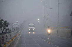 Dense Fog Engulfs Delhi-NCR, 41 Trains Delayed Dense Fog Engulfs Delhi-NCR, 41 Trains Delayed