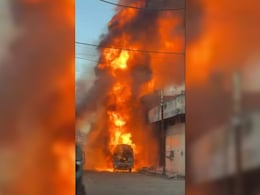 इंदौर में हादसा ! टैंकर में आग लगने से मचा हड़कंप, धुएं के गुबार से आसमान हुआ काला