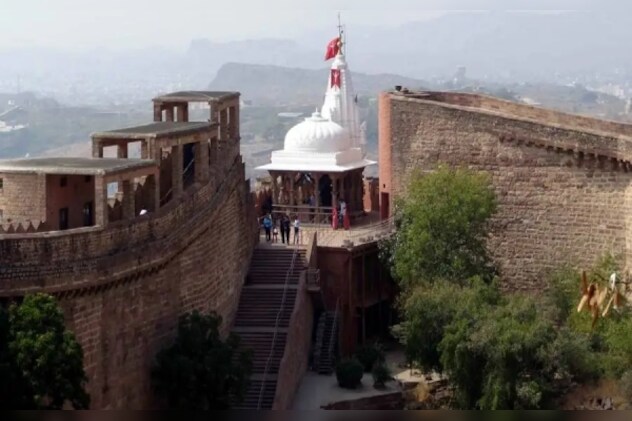 मेहरानगढ़ में स्थित चामुंडा माता मंदिर में हुई थी भगदड़ मेहरानगढ़ में स्थित चामुंडा माता मंदिर में हुई थी भगदड़