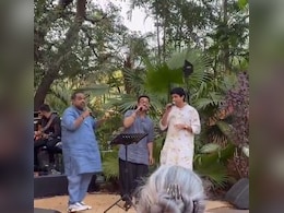 <i>Dil Chahta Hai</i> Reunion: Aamir Khan, Shankar Mahadevan And Farhan Akhtar Light Up Javed Akhtar's Birthday