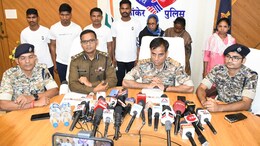 नक्सल संगठन को बड़ा झटका, DVCM मेंबर ममता समेत 32 लाख के 7 इनामी नक्सलियों ने किया आत्मसमर्पण