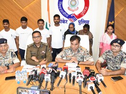 नक्सल संगठन को बड़ा झटका, DVCM मेंबर ममता समेत 32 लाख के 7 इनामी नक्सलियों ने किया आत्मसमर्पण