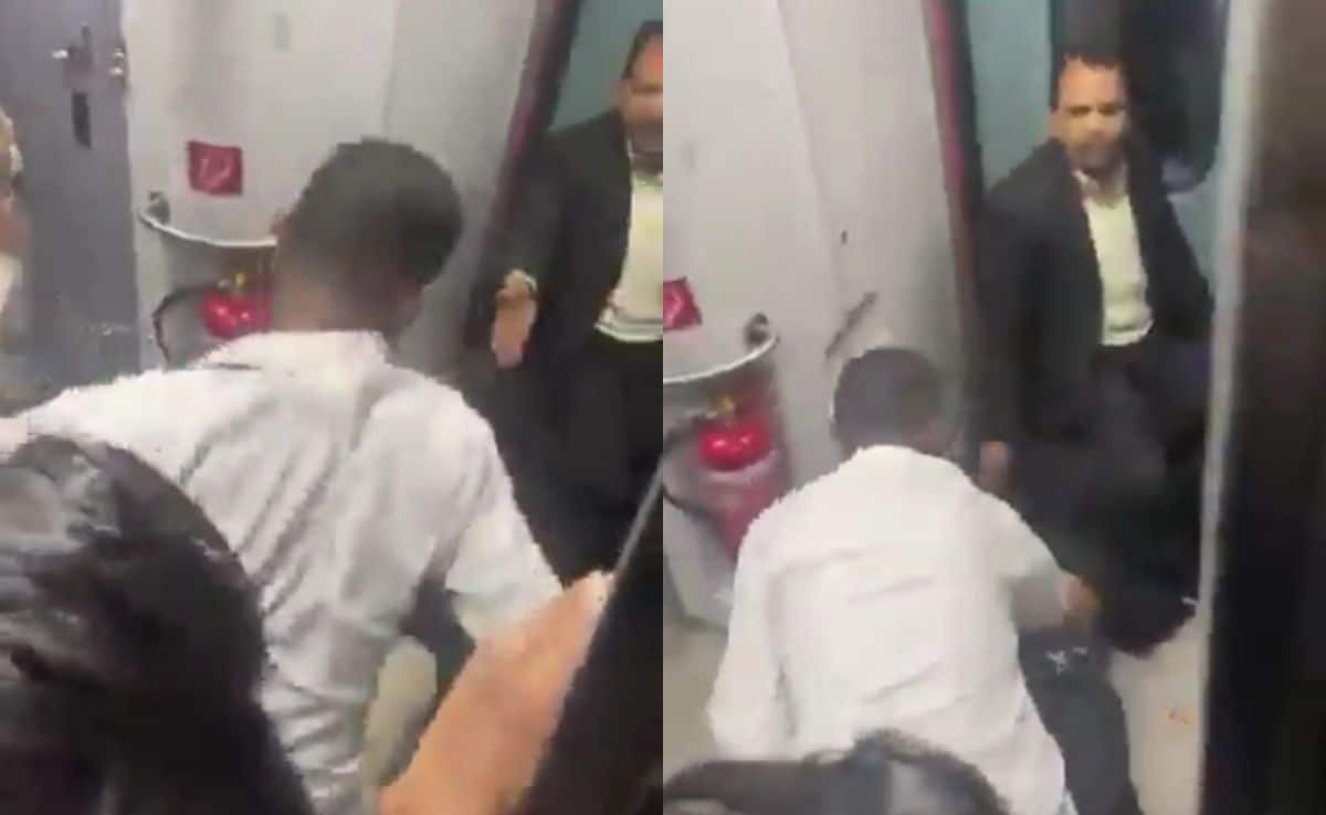 Viral Video: Drunk Man Pinned Down By Ticket Checker, Train Attendant Flogs Him Viral Video: Drunk Man Pinned Down By Ticket Checker, Train Attendant Flogs Him