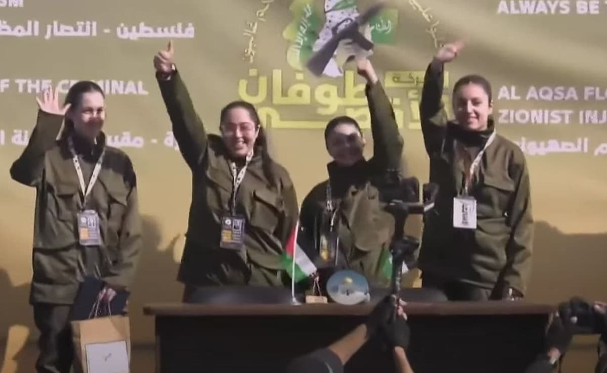 4 Israeli Women Hostages In Military Outfit Freed By Hamas In 2nd Swap 4 Israeli Women Hostages In Military Outfit Freed By Hamas In 2nd Swap