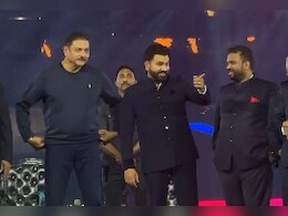 IND vs ENG: वानखेड़े स्टेडियम में कप्तान रोहित शर्मा के इस अंदाज़ ने लूटी महफ़िल, सोशल मीडिया पर वीडियो हुआ वायरल IND vs ENG: वानखेड़े स्टेडियम में कप्तान रोहित शर्मा के इस अंदाज़ ने लूटी महफ़िल, सोशल मीडिया पर वीडियो हुआ वायरल
