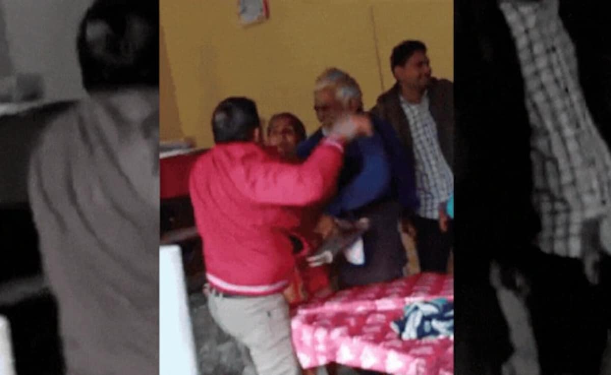 Official Thrashes Woman At Madhya Pradesh Government Office, Suspended Official Thrashes Woman At Madhya Pradesh Government Office, Suspended