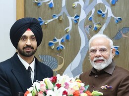 दिलजीत दोसांझ ने सुर छेड़ा तो टेबल पर तबला बजाने से खुद को रोक नहीं पाए पीएम मोदी, वायरल हुआ जुगलबंदी का वीडियो दिलजीत दोसांझ ने सुर छेड़ा तो टेबल पर तबला बजाने से खुद को रोक नहीं पाए पीएम मोदी, वायरल हुआ जुगलबंदी का वीडियो