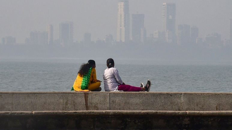 Mumbai Pollution Linked To 57% Of Lung Cancer Cases: Maharashtra Government Warns of Health Crisis