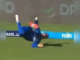 VIDEO: 'बेबी एबी डिविलियर्स' के इस कैच को क्या नाम दें? जान की परवाह किए बगैर हवा में लगा दी छलांग