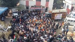 जम्मू-कश्मीर में शहीद हुए राजस्थान के तीन जवानों का आज होगा अंतिम संस्कार, सीकर में धरने पर बैठे बीजेपी MLA&nbsp;