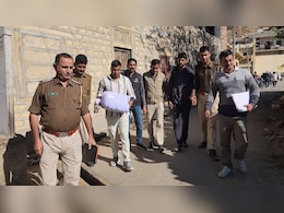 जैसलमेर के जवाहिर हॉस्पिटल के पास कैंटीन चलाने वाला युवक कर रहा था ड्रग्स की तस्करी, 7 किलो से अधिक डोडा-पोस्त के साथ गिरफ्तार जैसलमेर के जवाहिर हॉस्पिटल के पास कैंटीन चलाने वाला युवक कर रहा था ड्रग्स की तस्करी, 7 किलो से अधिक डोडा-पोस्त के साथ गिरफ्तार