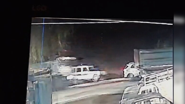 जोधपुर में पुलिस गश्ती गाड़ी को टक्कर मारते हुए भागा डंपर, कांस्टेबल सहित 2 घायल, सामने आया वीडियो