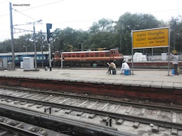 स्टेशन पर NRI से व्हीलचेयर के लिए चार्ज किए 10,000 रुपए, रेलवे ने किया लाइसेंस रद्द स्टेशन पर NRI से व्हीलचेयर के लिए चार्ज किए 10,000 रुपए, रेलवे ने किया लाइसेंस रद्द