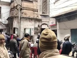 वाराणसी में मिला  250 साल पुराना शिव मंदिर, 40 साल से पड़ा था बंद; स्थानीय लोगों में खुशी की लहर वाराणसी में मिला  250 साल पुराना शिव मंदिर, 40 साल से पड़ा था बंद; स्थानीय लोगों में खुशी की लहर