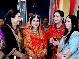 71 लोगों के साथ पिता की हुई थी मौत, संघर्ष में बीता जीवन, शादी में डिप्टी CM सहित कई VIP हुए शामिल, कौन हैं जयपुर की मुस्कान 71 लोगों के साथ पिता की हुई थी मौत, संघर्ष में बीता जीवन, शादी में डिप्टी CM सहित कई VIP हुए शामिल, कौन हैं जयपुर की मुस्कान