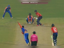 IND vs ENG: वरुण चक्रवर्ती का 'चक्रवात',  एक ही ओवर में दो गेम चेंजर को किया क्लीन बोल्ड,  बदल गया पूरा मैच, VIDEO IND vs ENG: वरुण चक्रवर्ती का 'चक्रवात',  एक ही ओवर में दो गेम चेंजर को किया क्लीन बोल्ड,  बदल गया पूरा मैच, VIDEO