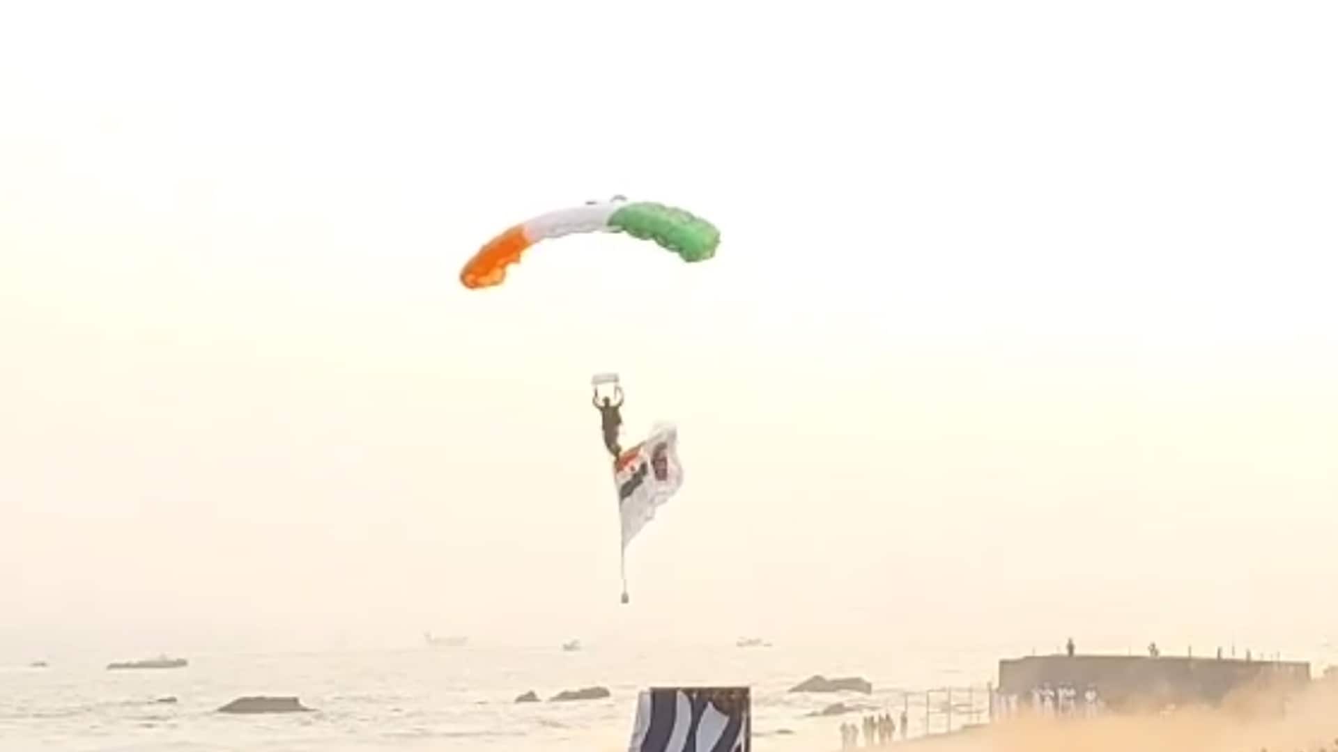 Video: Navy Officers In Free Fall After Parachutes Entangle During Descent