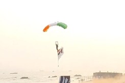 Video: Navy Officers In Free Fall After Parachutes Entangle During Descent Video: Navy Officers In Free Fall After Parachutes Entangle During Descent