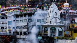 7 Natural Hot Springs In India For A Warm Soak This Winter