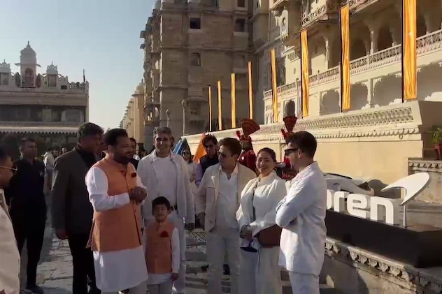 डॉ. लक्ष्यराज सिंह मेवाड़ के साथ माधुरी दीक्षित डॉ. लक्ष्यराज सिंह मेवाड़ के साथ माधुरी दीक्षित