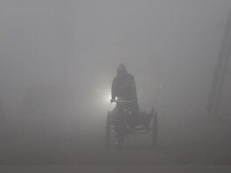 कोहरे की चादर में लिपटा दिल्ली-NCR, विजिबिलिटी 50 मीटर से कम, बारिश का अलर्ट ; जानिए मौसम का हाल कोहरे की चादर में लिपटा दिल्ली-NCR, विजिबिलिटी 50 मीटर से कम, बारिश का अलर्ट ; जानिए मौसम का हाल
