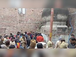 यूपी के फिरोजाबाद में जमीन के नीचे दबा मिला प्राचीन मंदिर, खुदाई शुरू की गई यूपी के फिरोजाबाद में जमीन के नीचे दबा मिला प्राचीन मंदिर, खुदाई शुरू की गई