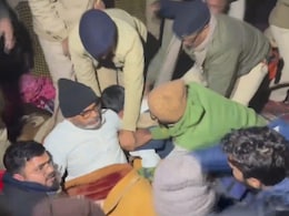 पटना के गांधी मैदान में सुबह 4 बजे जमकर हंगामा, अनशन स्थल से जबरन उठाए गए प्रशांत किशोर अरेस्ट, समझें पूरे माजरा पटना के गांधी मैदान में सुबह 4 बजे जमकर हंगामा, अनशन स्थल से जबरन उठाए गए प्रशांत किशोर अरेस्ट, समझें पूरे माजरा