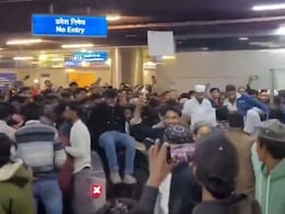 Delhi Metro Clarifies After Viral Video Shows Passengers Jumping Over Gates Delhi Metro Clarifies After Viral Video Shows Passengers Jumping Over Gates