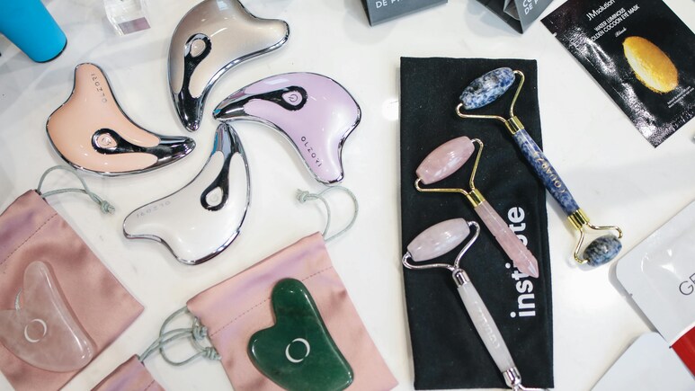 पार्लर जाने की नहीं होगी जरूरत, आप खुद ही दे पाएंगे अपनी Skin को शाइन, अगर ऐसी करेंगे Face Massager का इस्तेमाल पार्लर जाने की नहीं होगी जरूरत, आप खुद ही दे पाएंगे अपनी Skin को शाइन, अगर ऐसी करेंगे Face Massager का इस्तेमाल