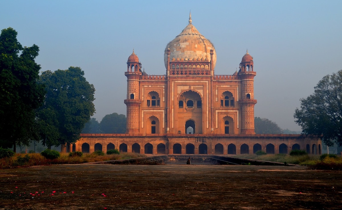 Delhi's Timeless Bazaars: 7 Must-Visit Markets For Shopping and Culture
