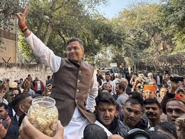 Parvesh Varma : अरविंद केजरीवाल यांना पाडणारे 'जायंट किलर'; कोण आहेत परवेश वर्मा? Parvesh Varma : अरविंद केजरीवाल यांना पाडणारे 'जायंट किलर'; कोण आहेत परवेश वर्मा?