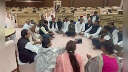 Rajasthan Politics: विधानसभा में कांग्रेस का दूसरे दिन धरना जारी, भजनलाल के दो मंत्रियों ने विपक्षी विधायकों से की मुलाकात