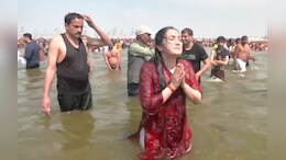 हर-हर महादेव, हर-हर गंगे...नूपुर शर्मा ने महाकुंभ में लगाई आस्था की डुबकी
