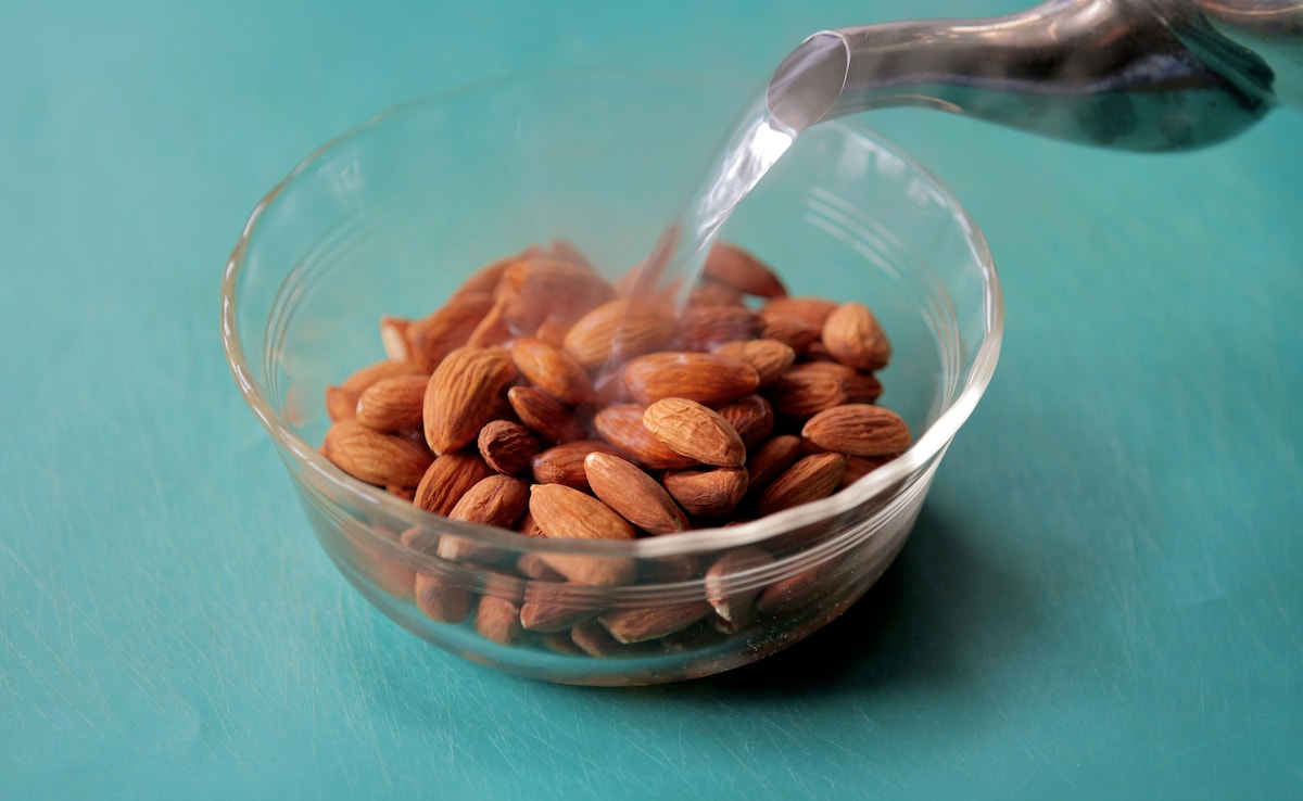 Накиснатите бадеми са изключително полезни за здравето поради подобрената им