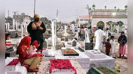 Shab-E-Barat 2025: इस साल शब-ए-बारात की इबादत कब की जाएगी? जानें लें सही तारीख