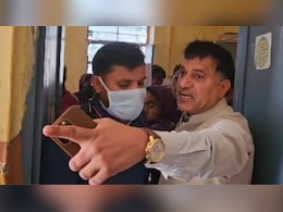 बाड़मेर में डॉक्टर के साथ SDM की अभद्रता पर राजस्थान में बवाल, विधानसभा में उठा मुद्दा; डॉक्टरों ने ठप किया काम बाड़मेर में डॉक्टर के साथ SDM की अभद्रता पर राजस्थान में बवाल, विधानसभा में उठा मुद्दा; डॉक्टरों ने ठप किया काम