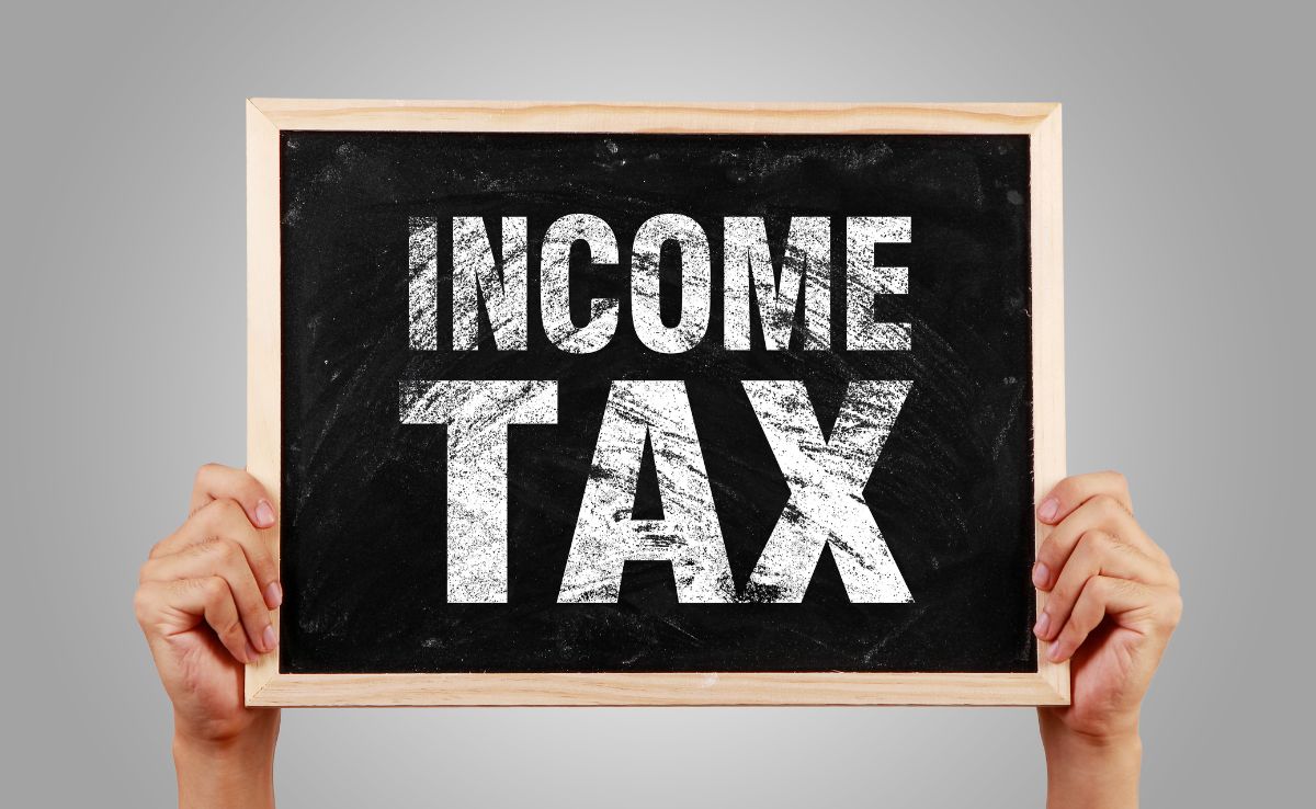Income Tax Rules 2026: न्यू ईयर में बदल जाएगा टैक्स का पूरा सिस्टम! 1 अप्रैल से लागू होगा नया इनकम टैक्स एक्ट, जानें आपकी जेब पर क्या होगा असर?