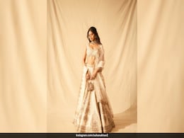 Suhana Khan Is The Perfect Wedding Guest In An Ivory Organza <i>Lehenga</i> With Gold Embellishments Suhana Khan Is The Perfect Wedding Guest In An Ivory Organza <i>Lehenga</i> With Gold Embellishments